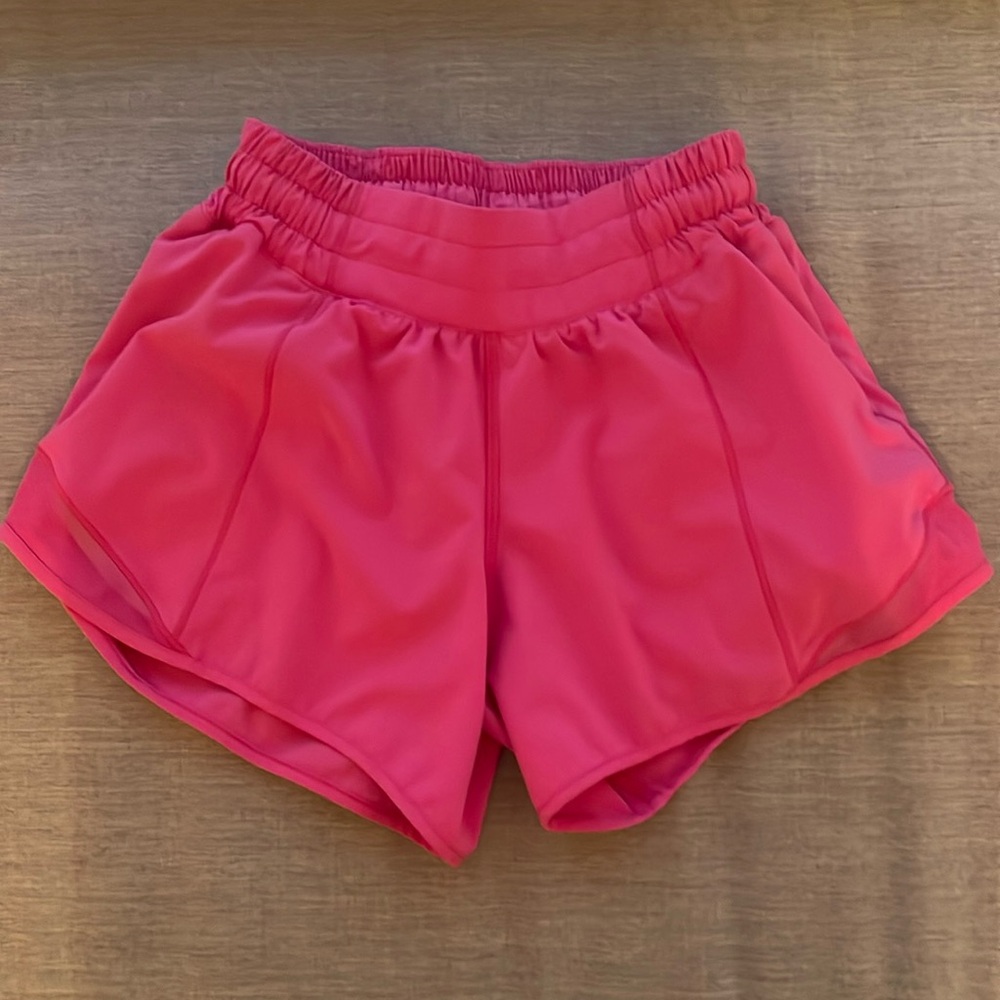 LULU LEMON 
shorts hottie hots